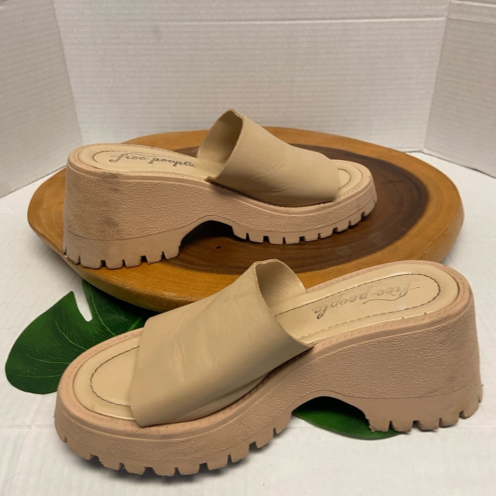 Free People Nude Platform Sandals - Picture 2 of 8